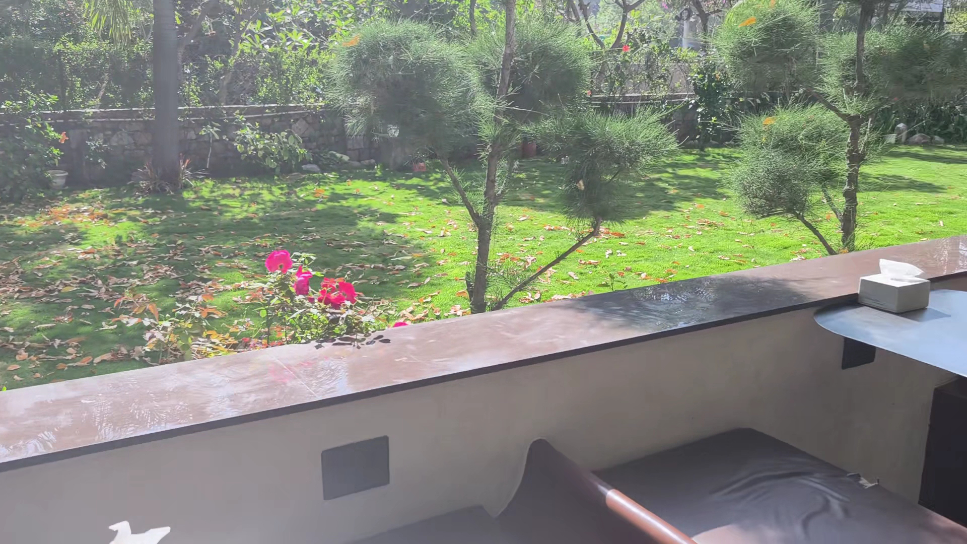 Sardar-Ji-Bakhsh Coffee: pleasant outdoor seating area view
