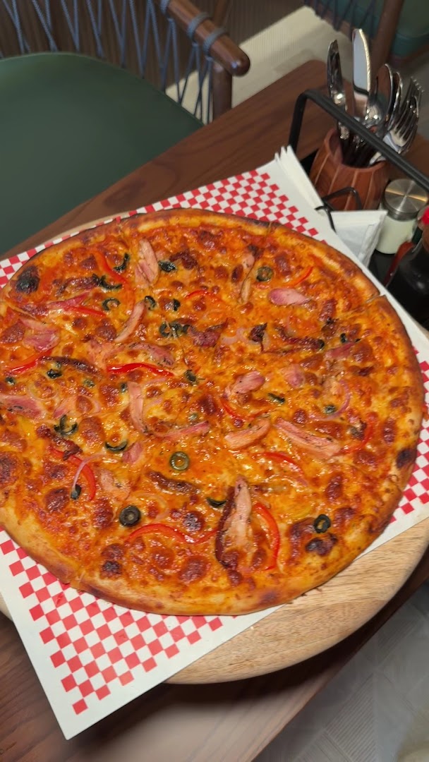 The Pizza Foundry: appetizing photo of restaurant food