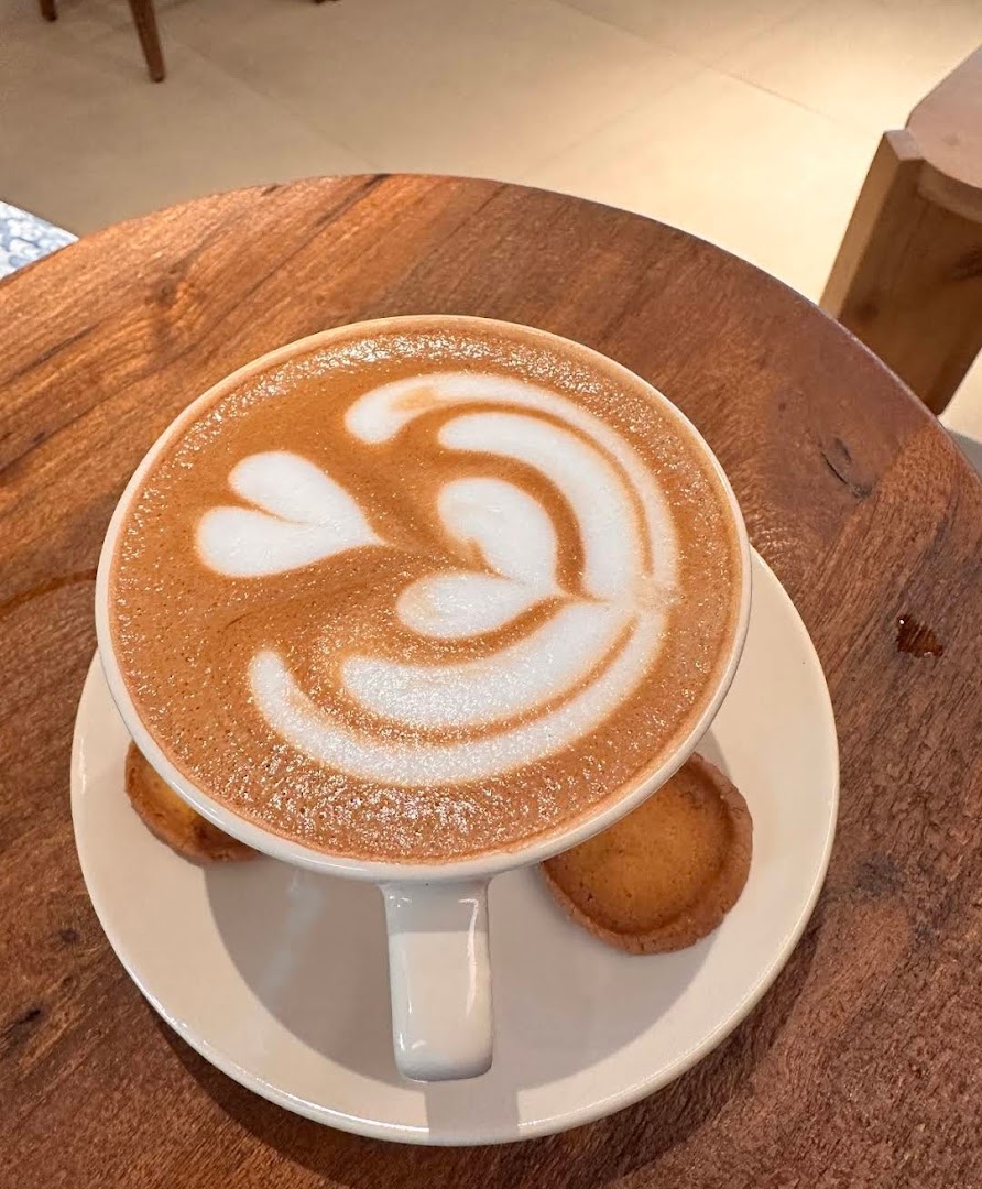 The Usual: high quality latte art photo