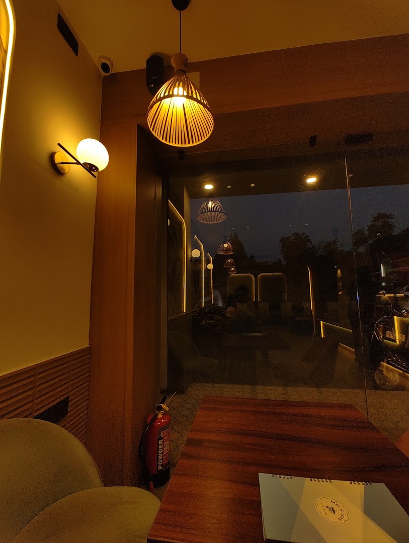 Bake N Love: inviting interior atmosphere