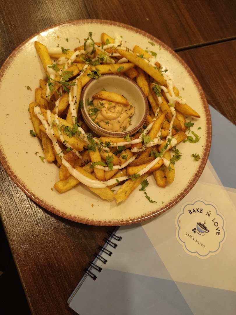 Bake N Love: appetizing food photo with branding