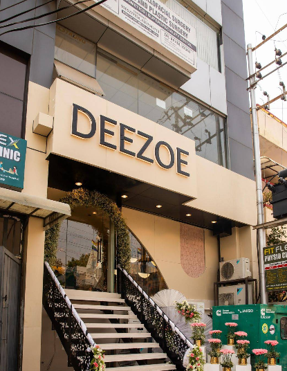 Deezoe: clear storefront photo of venue