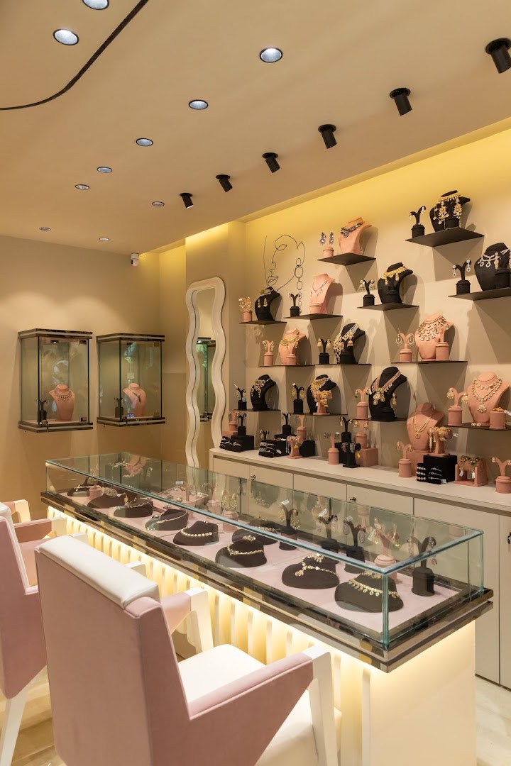 Deezoe: professional, clear shop interior display