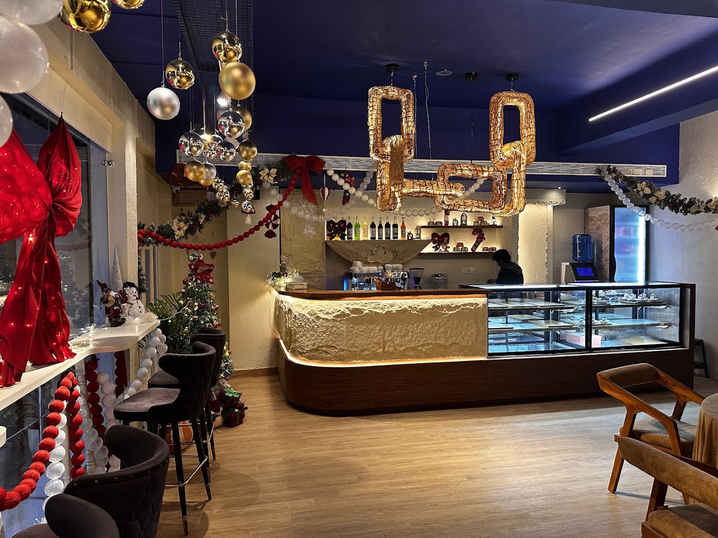 Flourish Bake House: inviting and well-lit interior shot