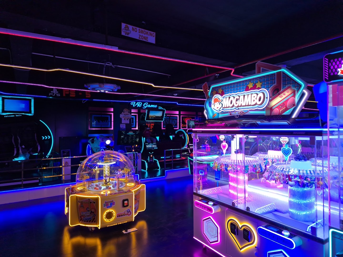 Hail! Mogambo: venue atmosphere and interior