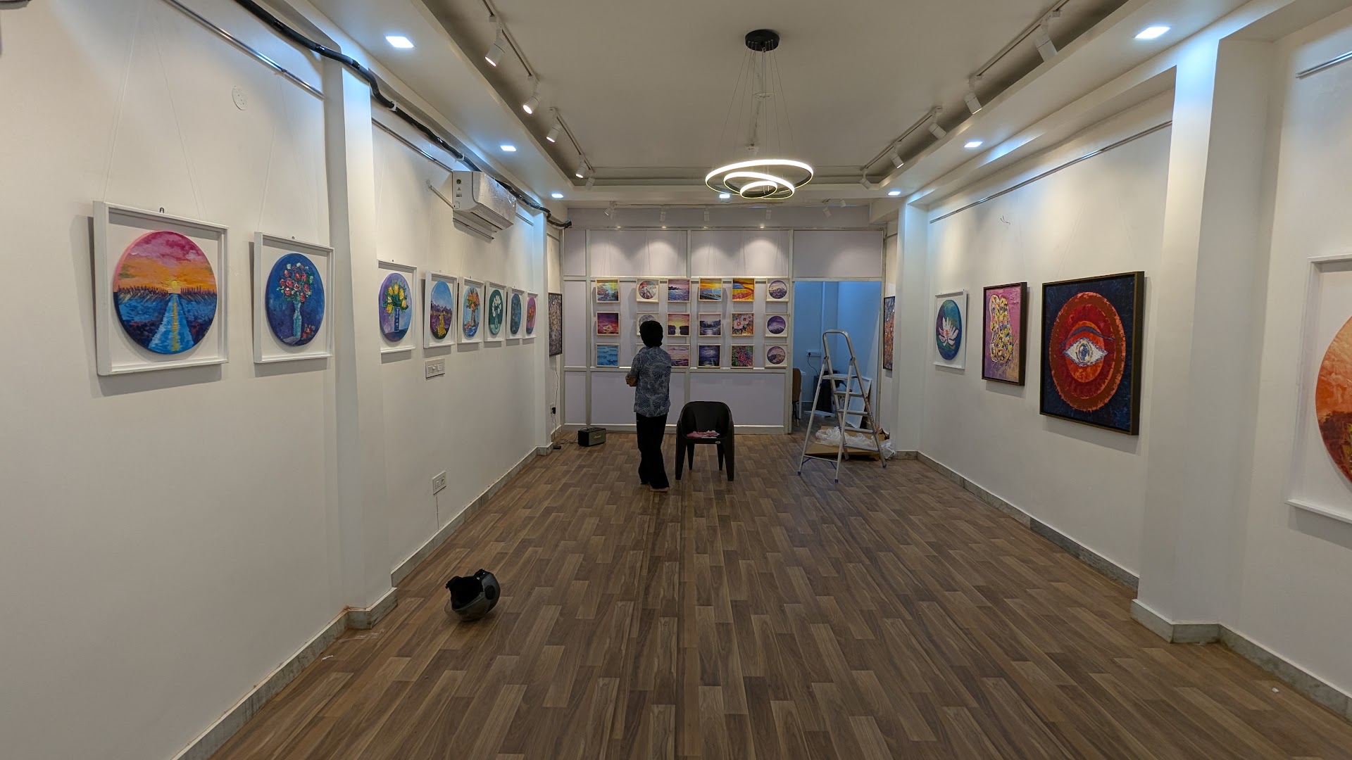 Pinaaki Art Centre: clear view of gallery interior