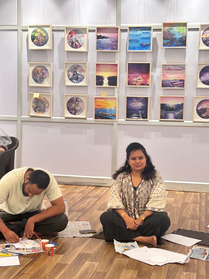 Pinaaki Art Centre: artists and gallery exhibition