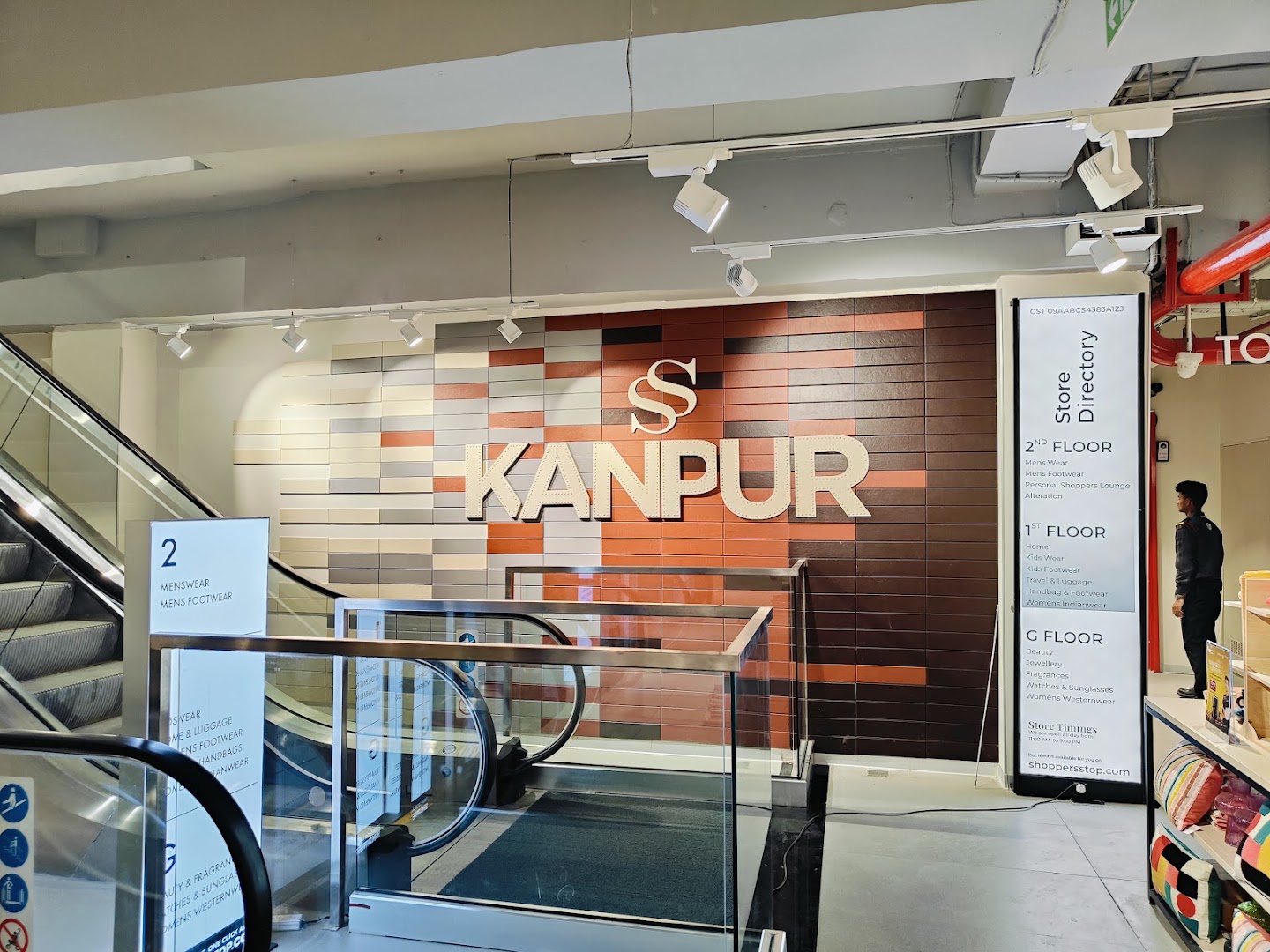 Shoppers Stop: clear photo of store interior
