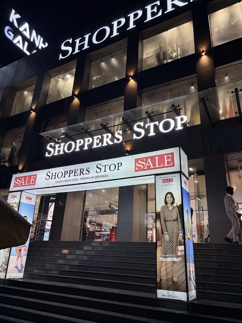 Shoppers Stop: clear storefront photo at night
