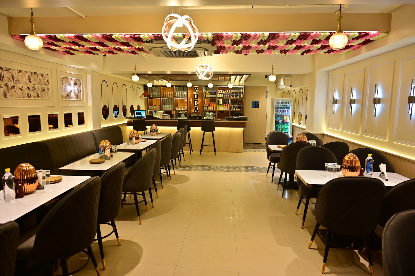 ZOCA Diner: clear, professional interior shot