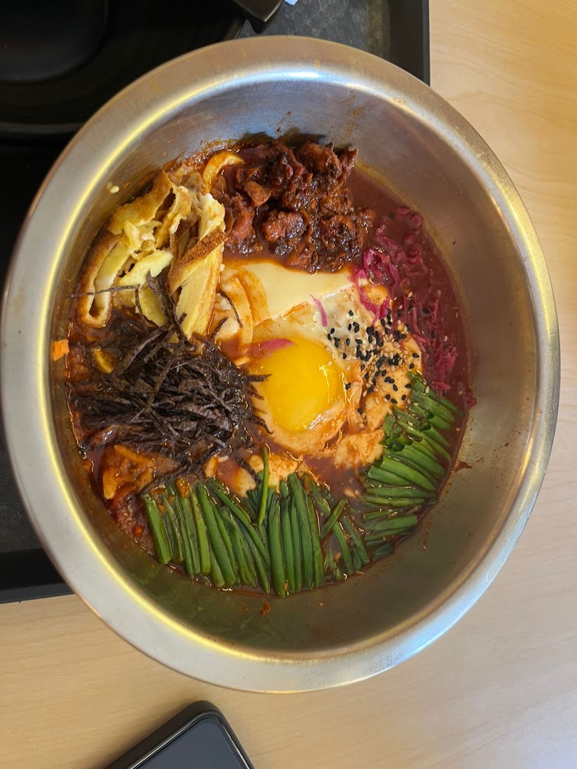Ajumma's Kimbap: appetizing, high-quality food photo