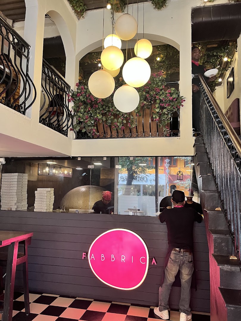 Fabbrica Originale: restaurant interior and atmosphere