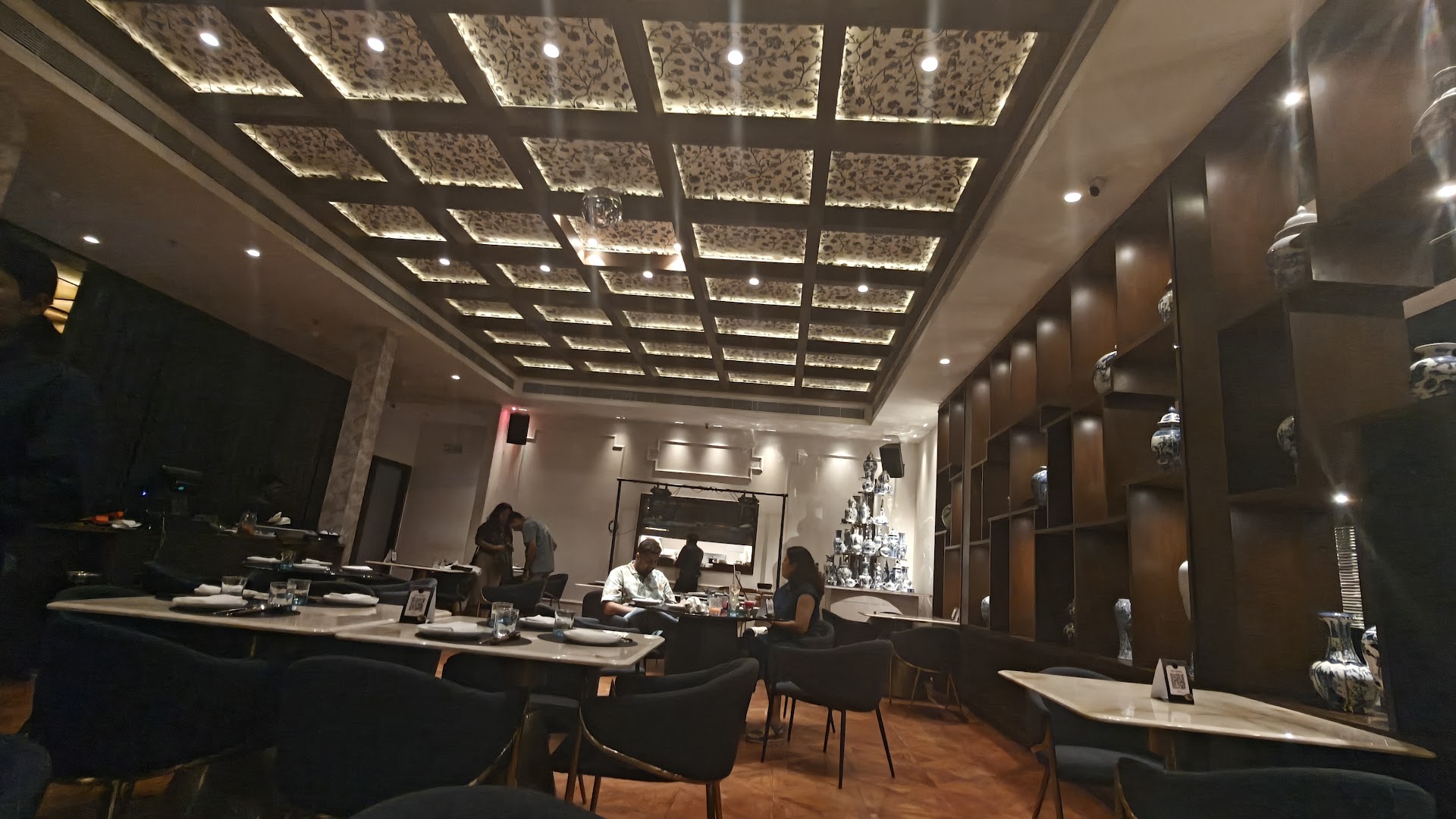 Lucky Tigerr: clear, professional interior atmosphere shot