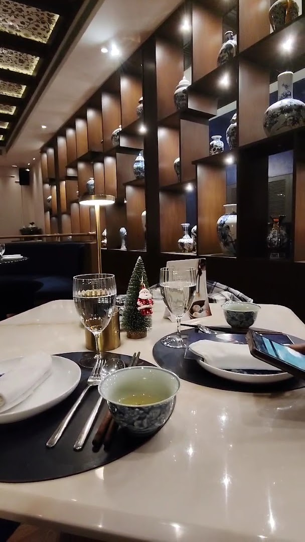 Lucky Tigerr: clear, inviting restaurant interior shot