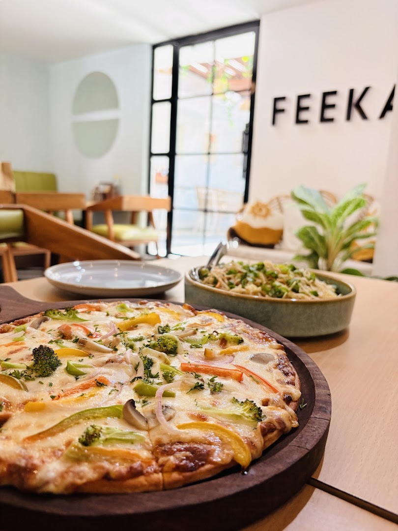 Feeka Cafe: appetizing food and clear interior
