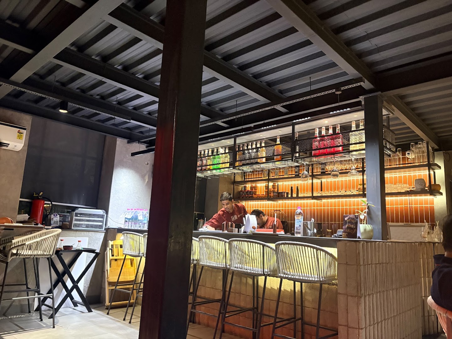 Fo'sho: clear shot of restaurant interior