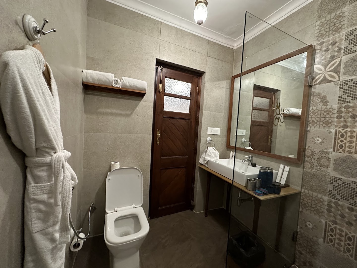 Saraca Hotel Lucknow: clean and professional hotel bathroom