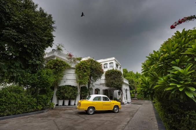 Saraca Hotel Lucknow: beautiful exterior shot of hotel
