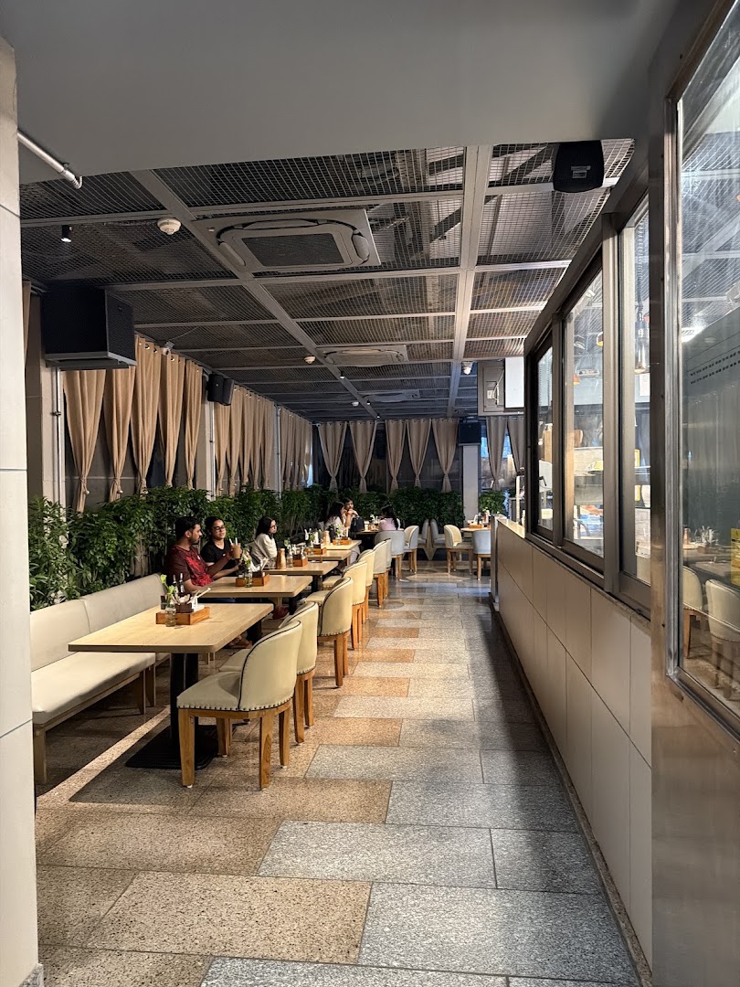 Zolocrust: clear, inviting interior atmosphere photo
