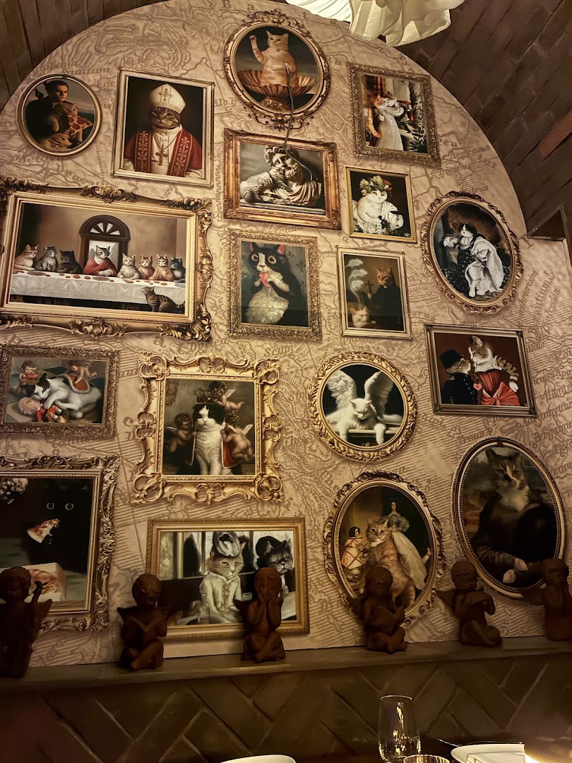 Adelina: unique and clear interior decor