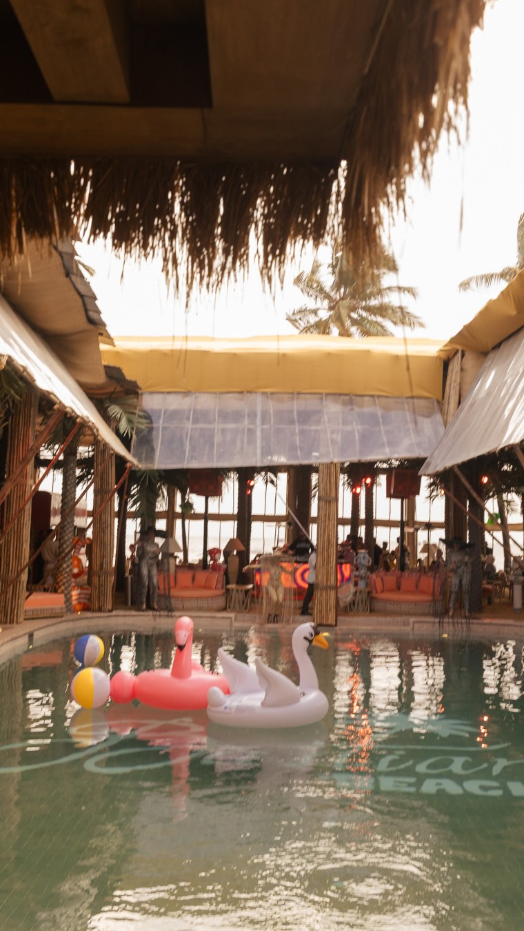 Bastian Beach Club: inviting atmosphere and venue aesthetic