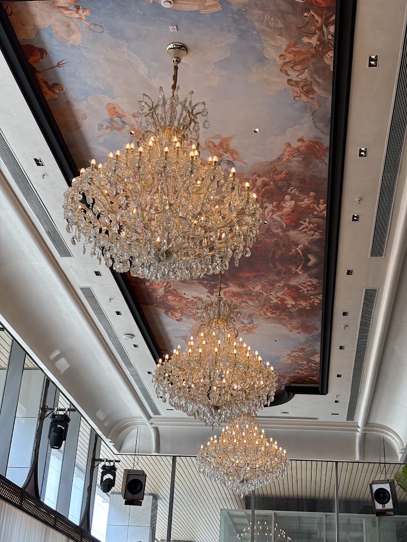 Bodega39: beautiful interior and lighting