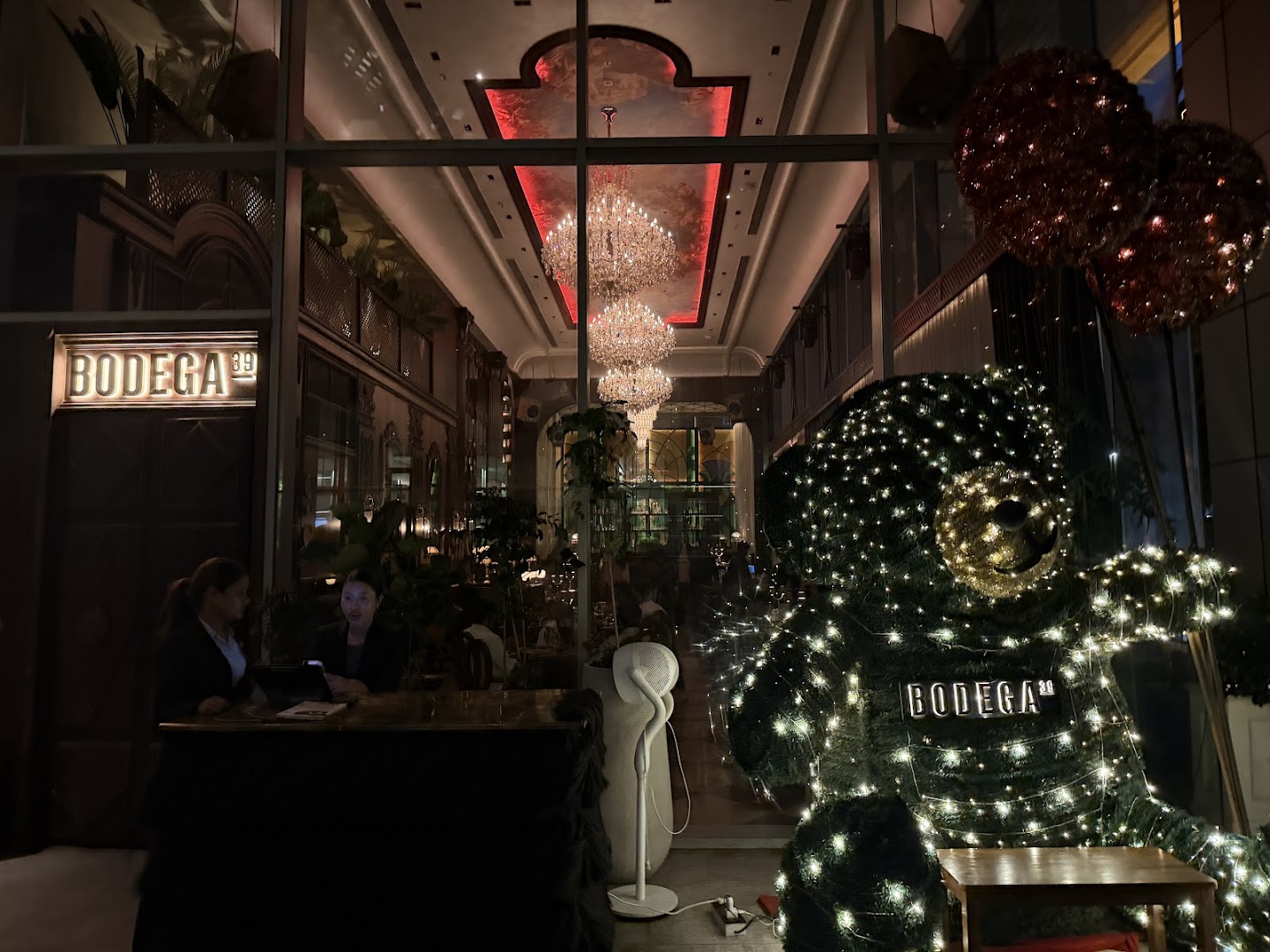 Bodega39: inviting atmosphere and clear branding