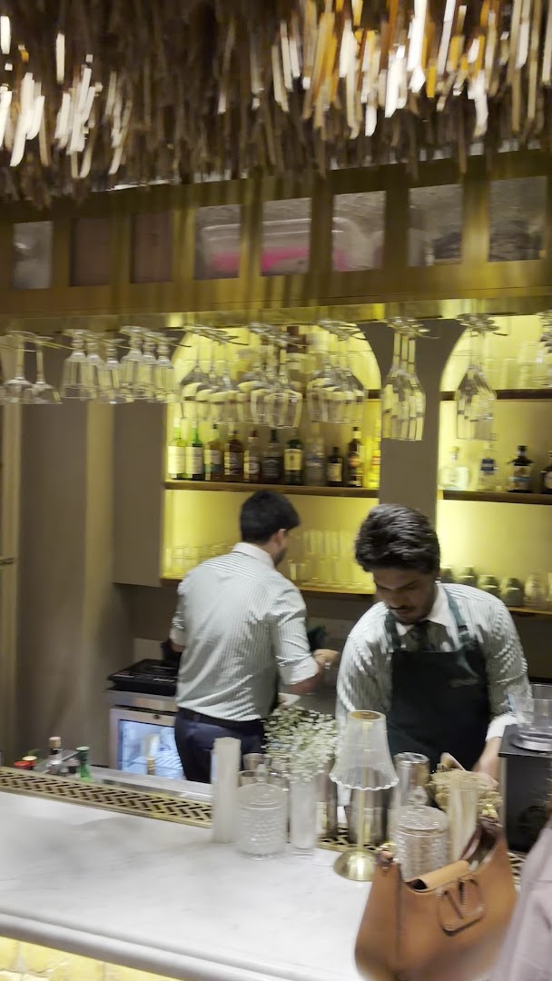 Call Me Sofia: bar atmosphere and staff
