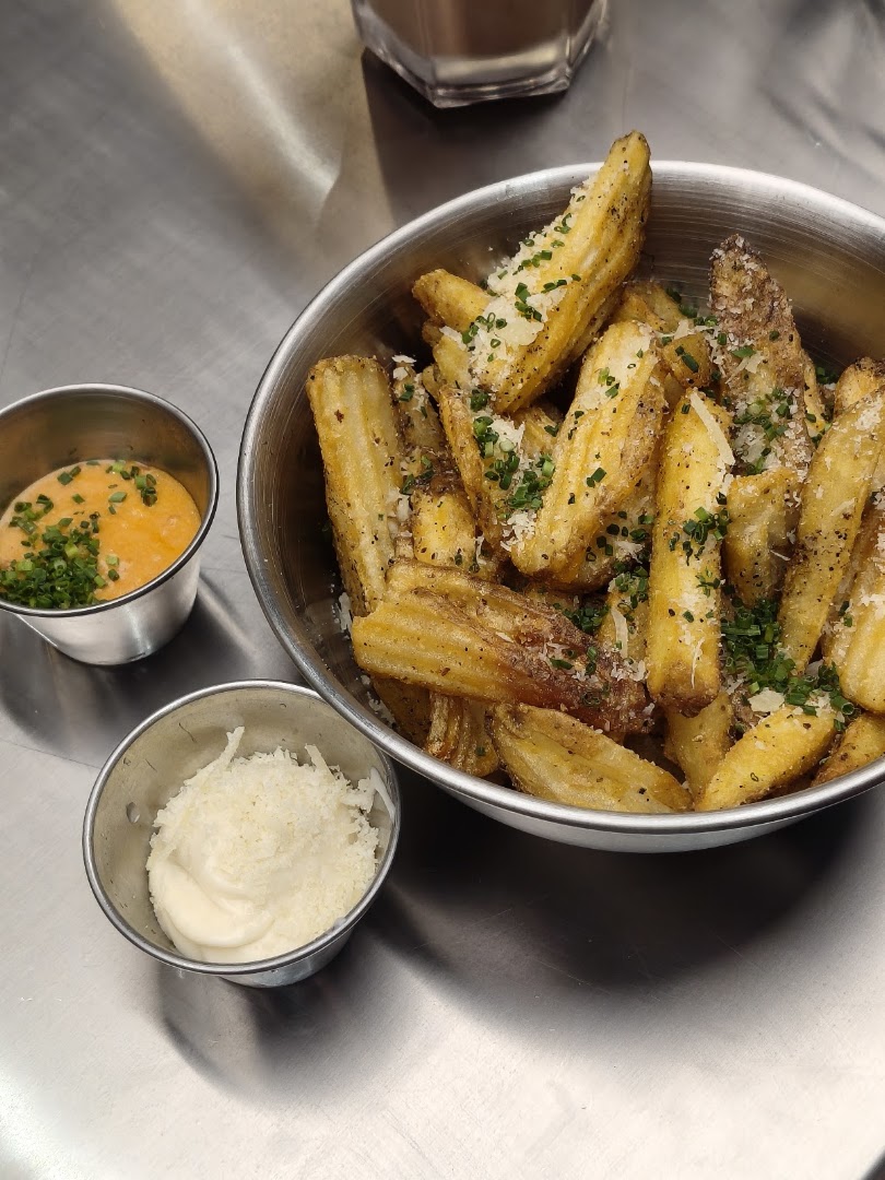 drnk apartment: appetizing photo of bar food