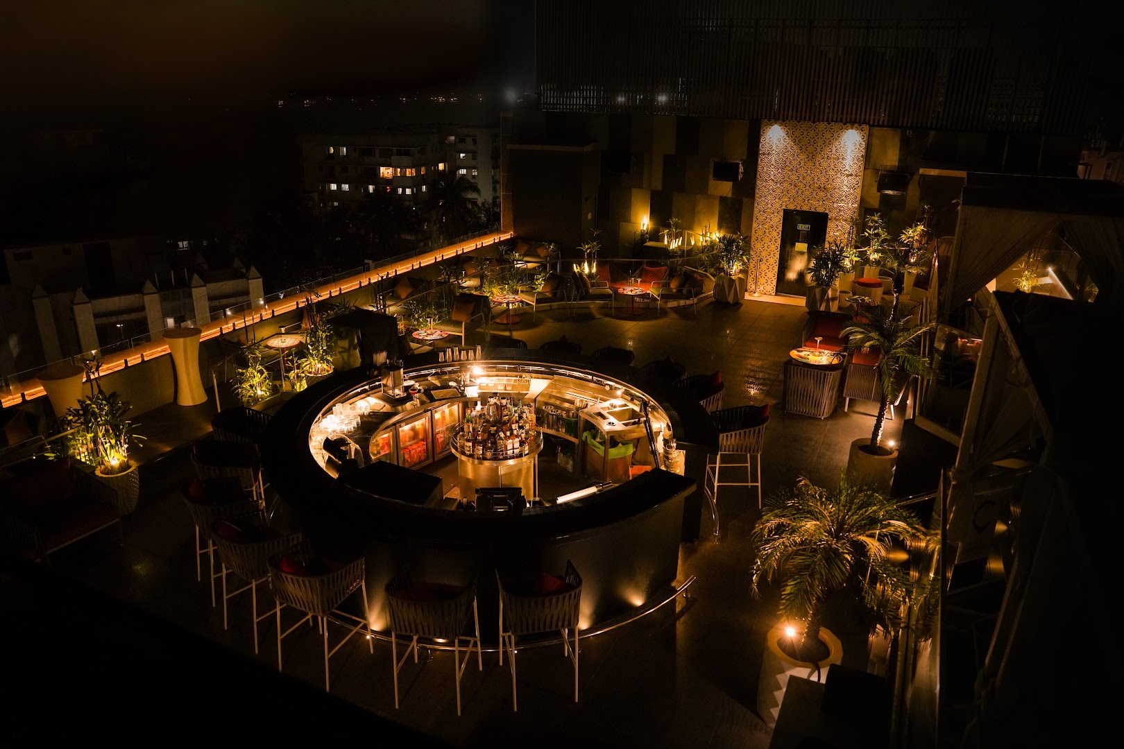 FLYT: high quality atmospheric venue shot