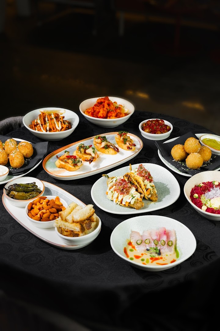 FLYT: high quality food photography