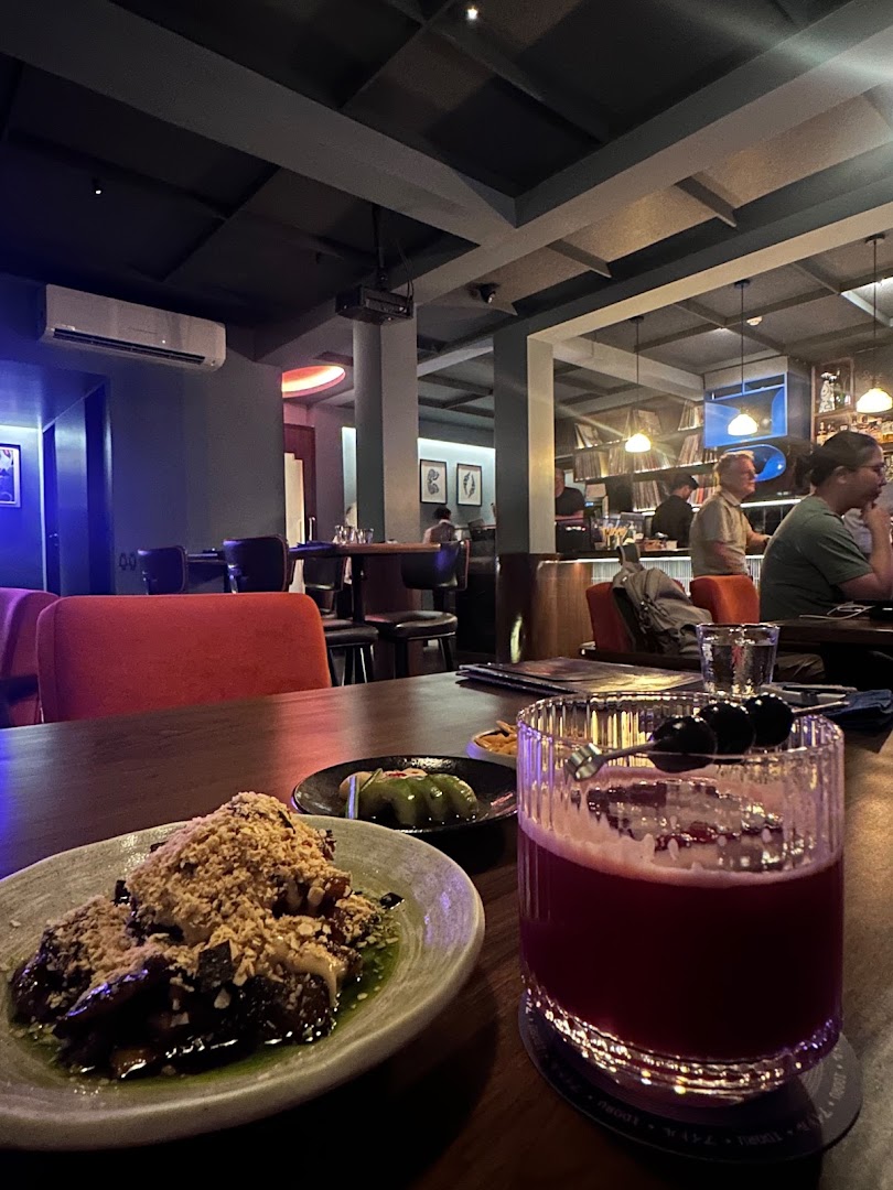 Idoru: atmosphere, drinks, and food
