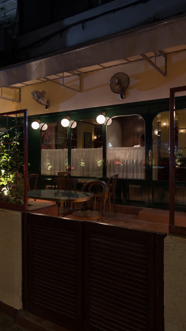 Kaspers: inviting and atmospheric exterior shot