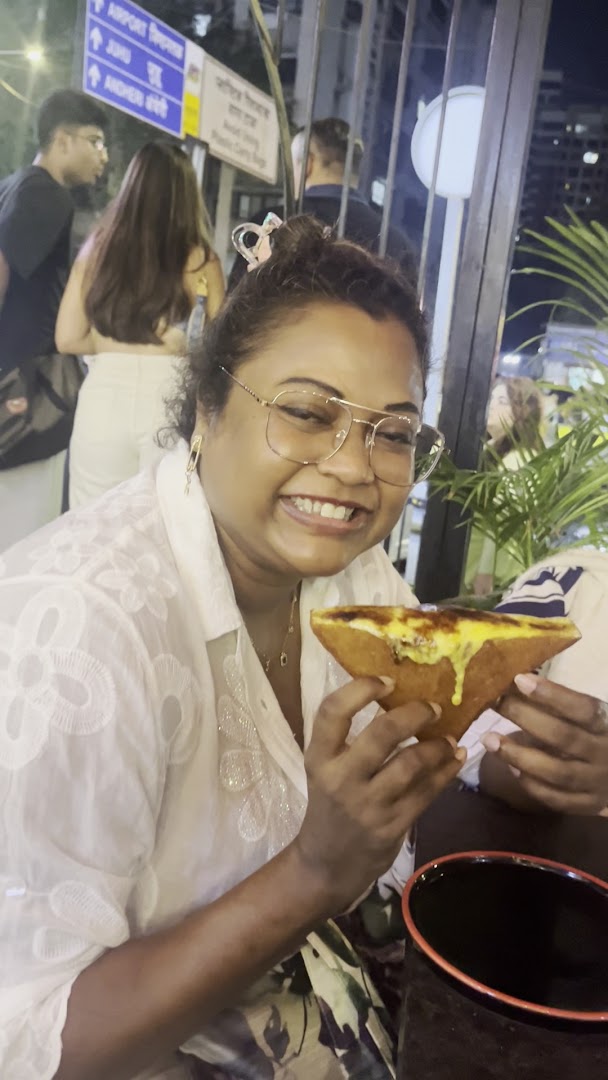 Nodo: customer enjoying food at venue