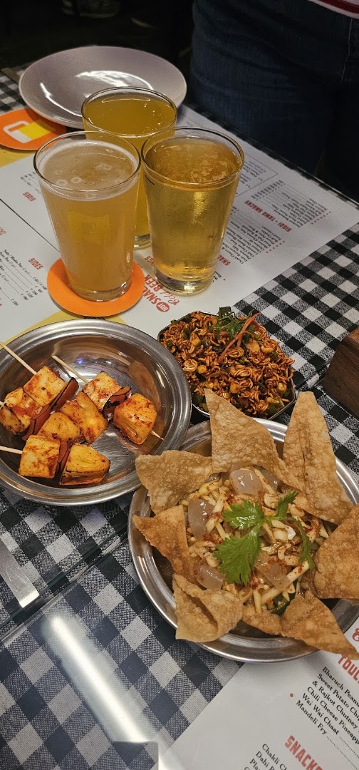 Public Beer Hall & Snack Bar: appetizing food and drink presentation