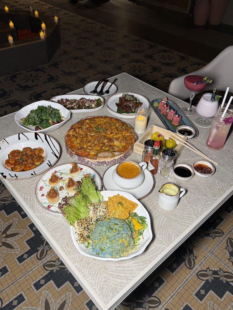 Rootopia: high quality food spread photo