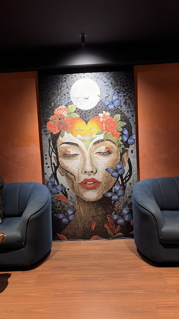 Solaire: attractive interior decor and atmosphere