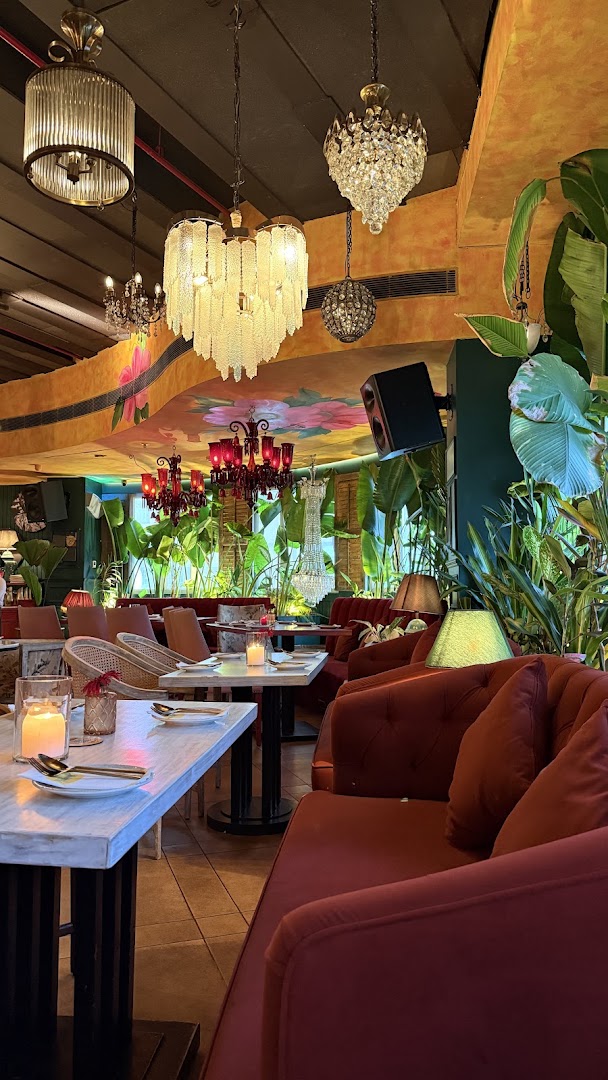 The Penang Table: inviting and high-quality interior shot
