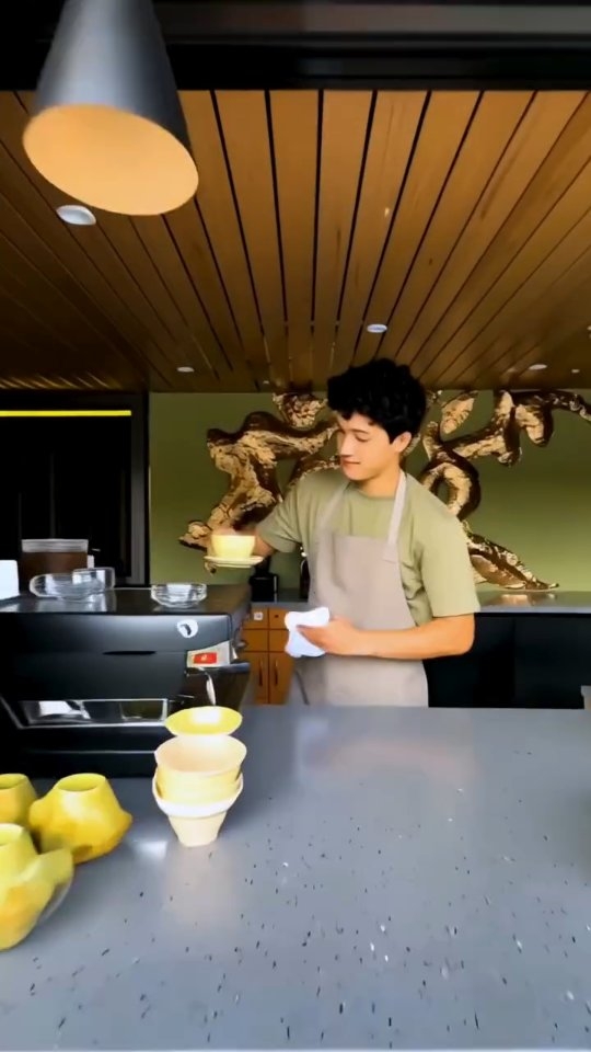 Cafe Bistro: professional photo of staff working