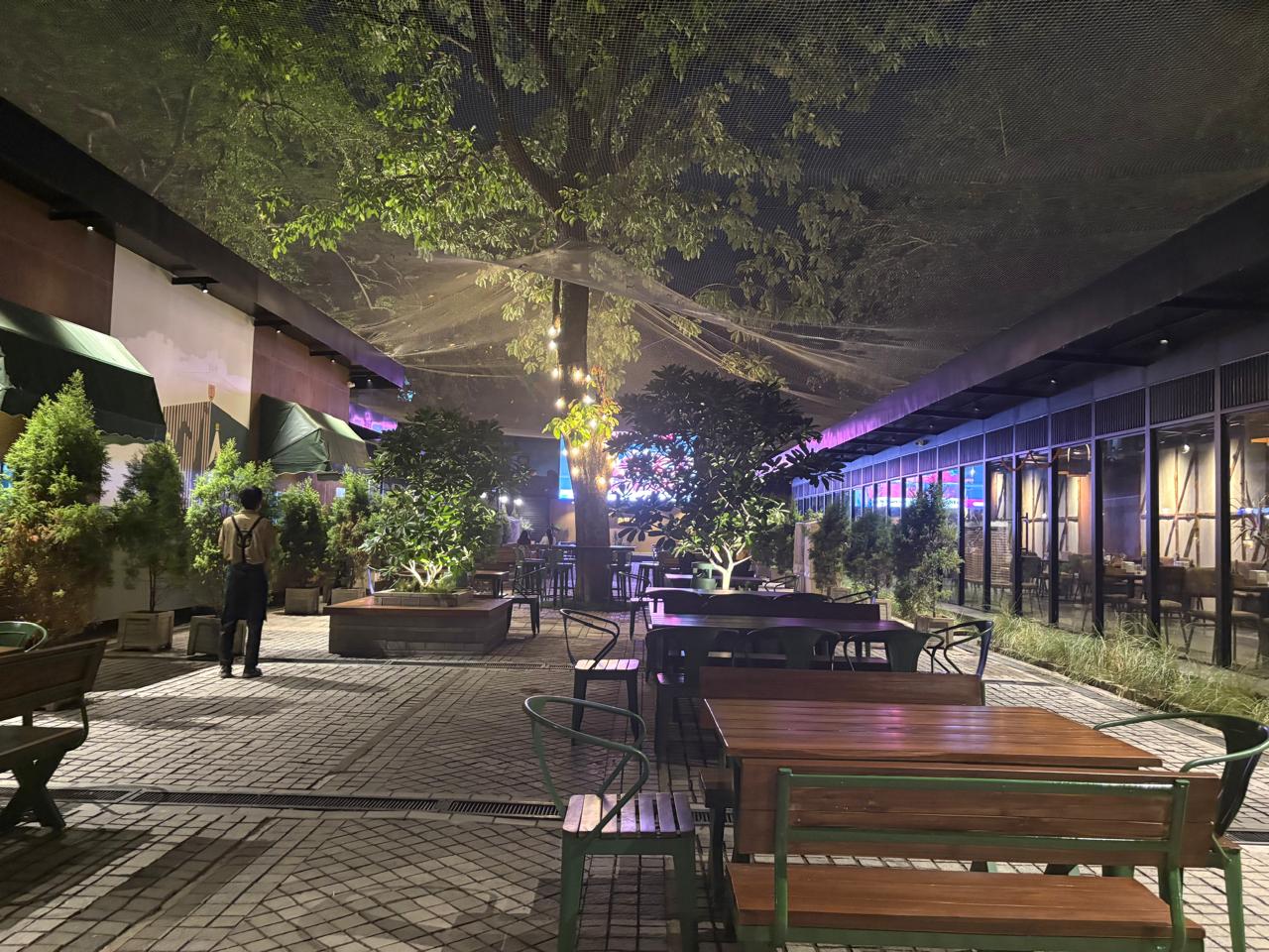 Big Tap Station: inviting atmosphere of the terrace