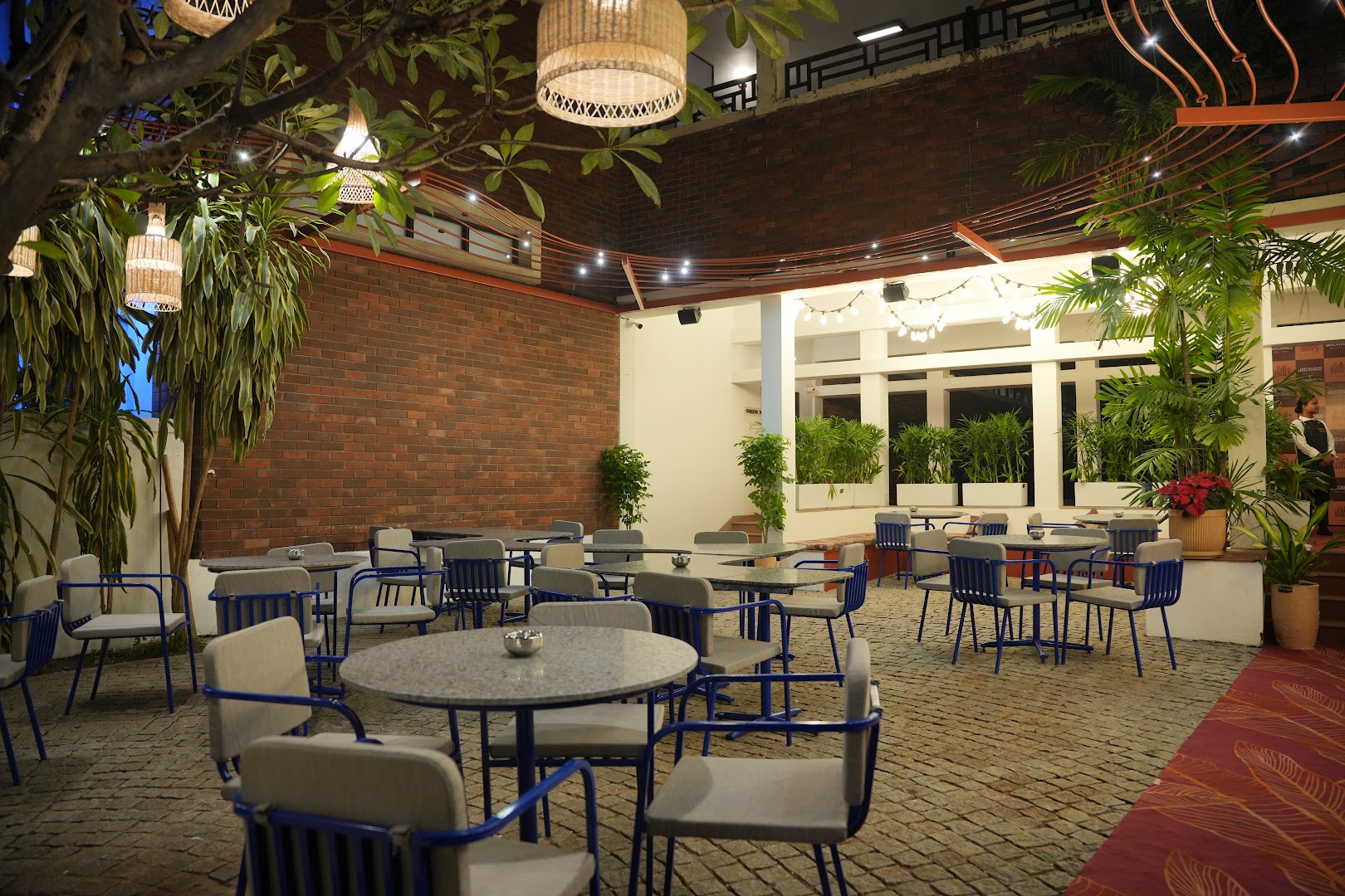 Brickhaus: Taps n Brews: attractive, well-lit venue atmosphere