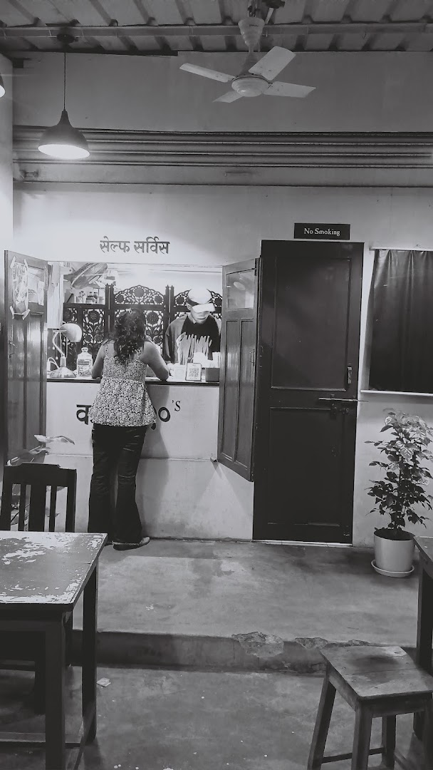 Kaapfi 90's: clear shot of venue interior
