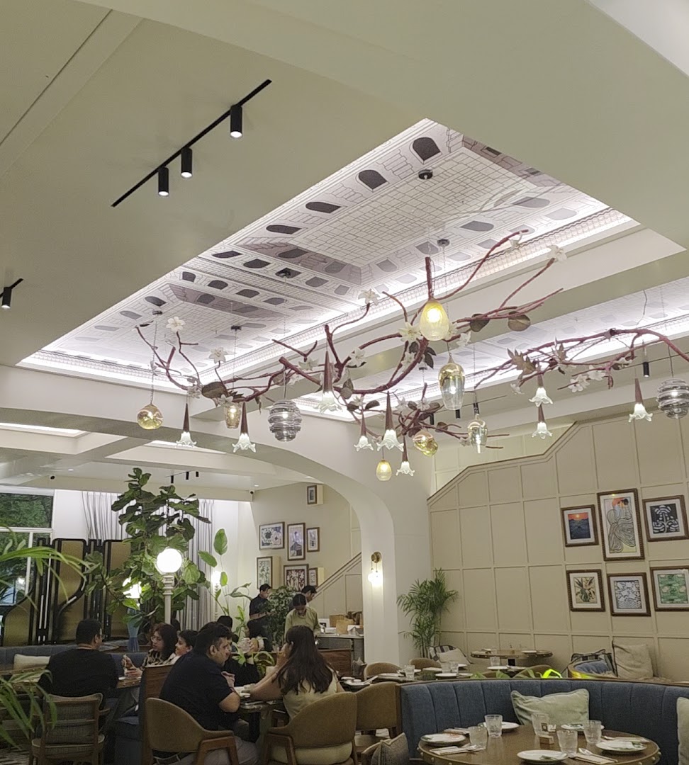 Millo: attractive restaurant interior atmosphere