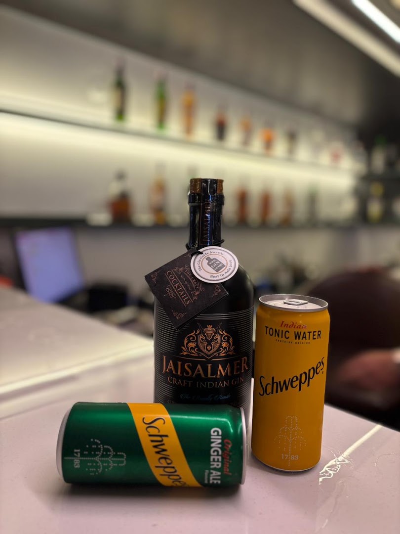 NOOM - The Daily Bar: high quality drink product shot