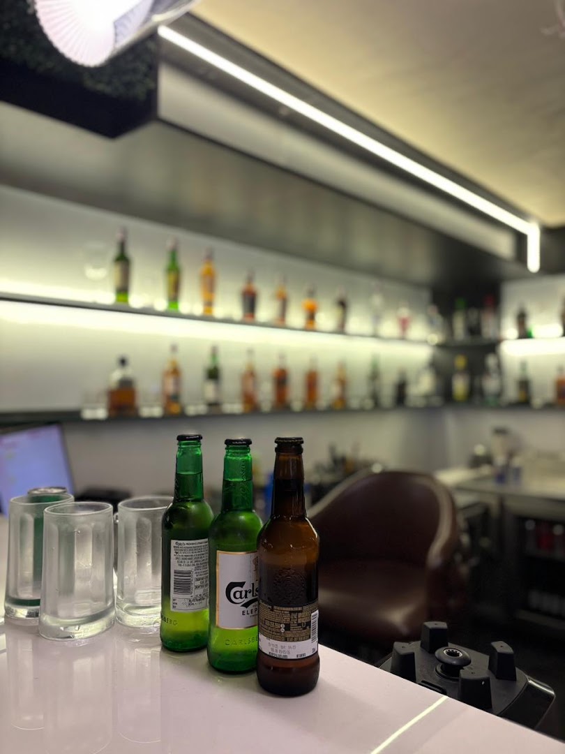 NOOM - The Daily Bar: clear shot of bar atmosphere