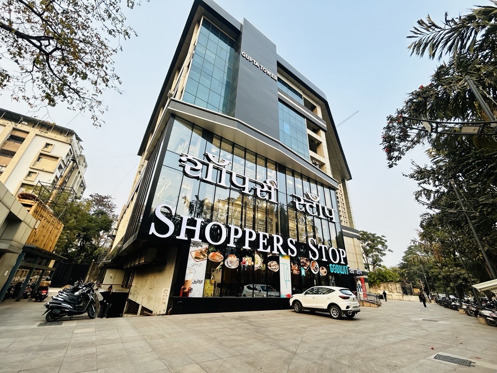 Shoppers Stop: clear exterior shot of store