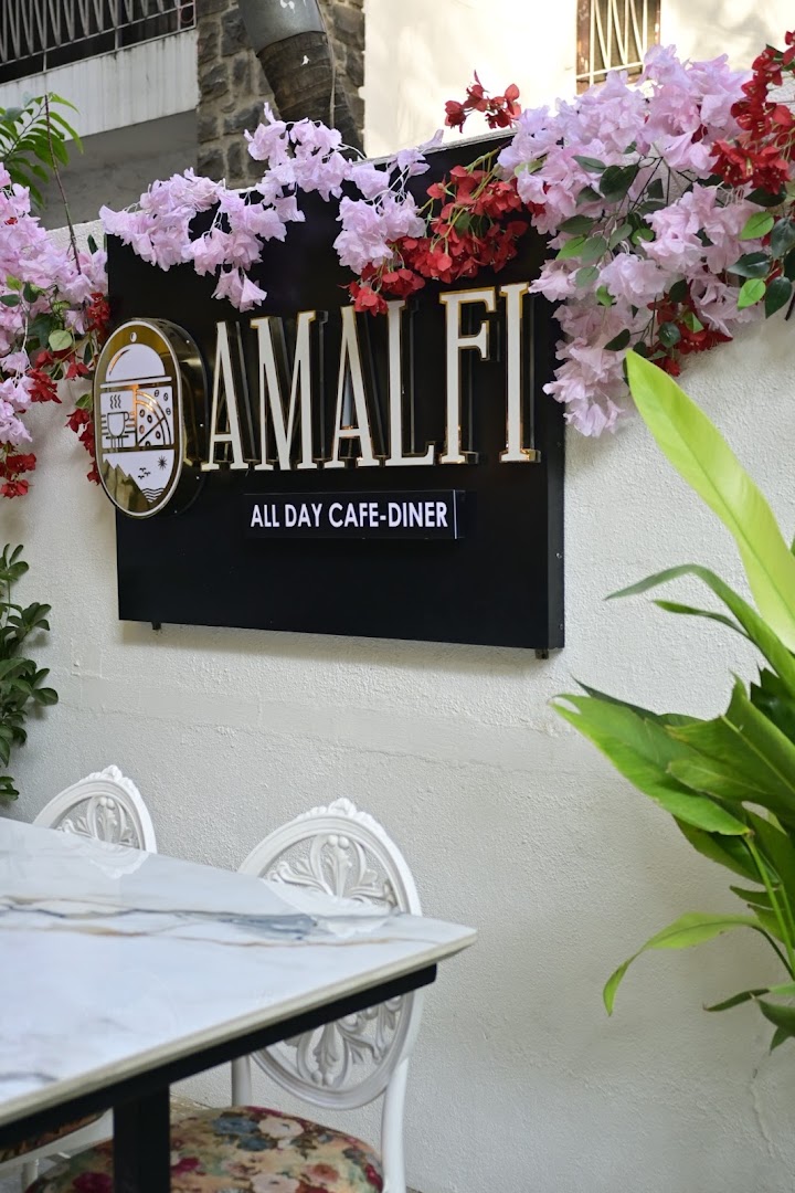 Amalfi: attractive, clear venue signage photo