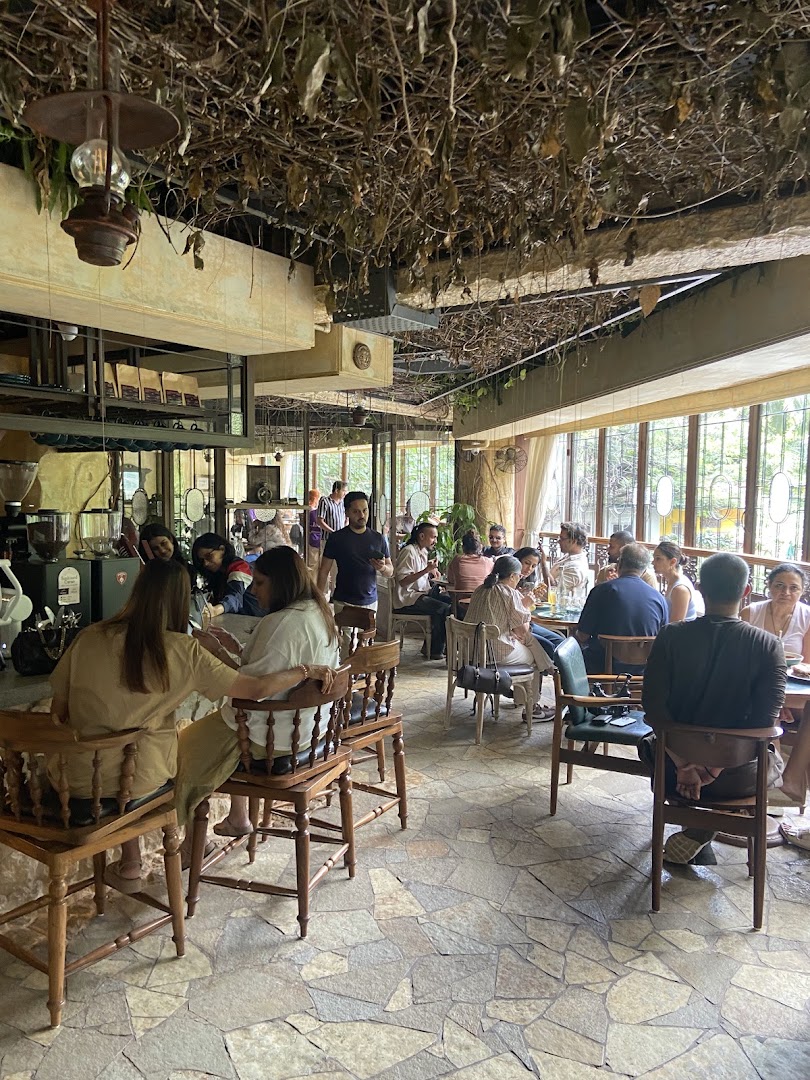 Cafe Lento: inviting atmosphere and interior