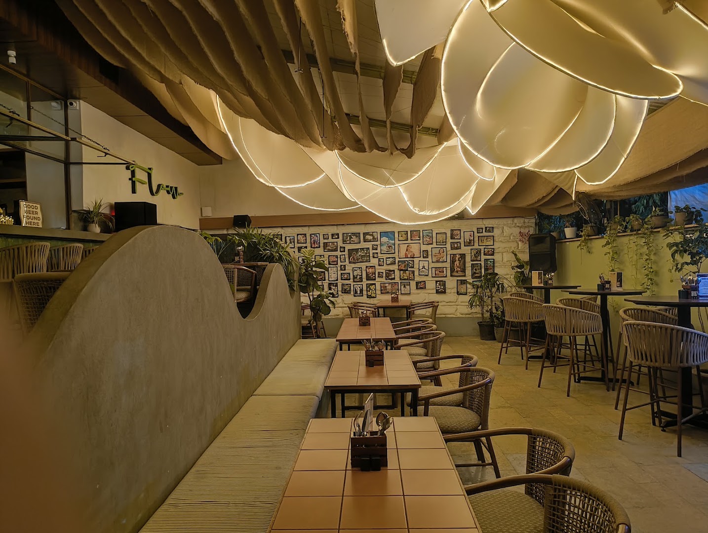 Flow: attractive interior and inviting atmosphere