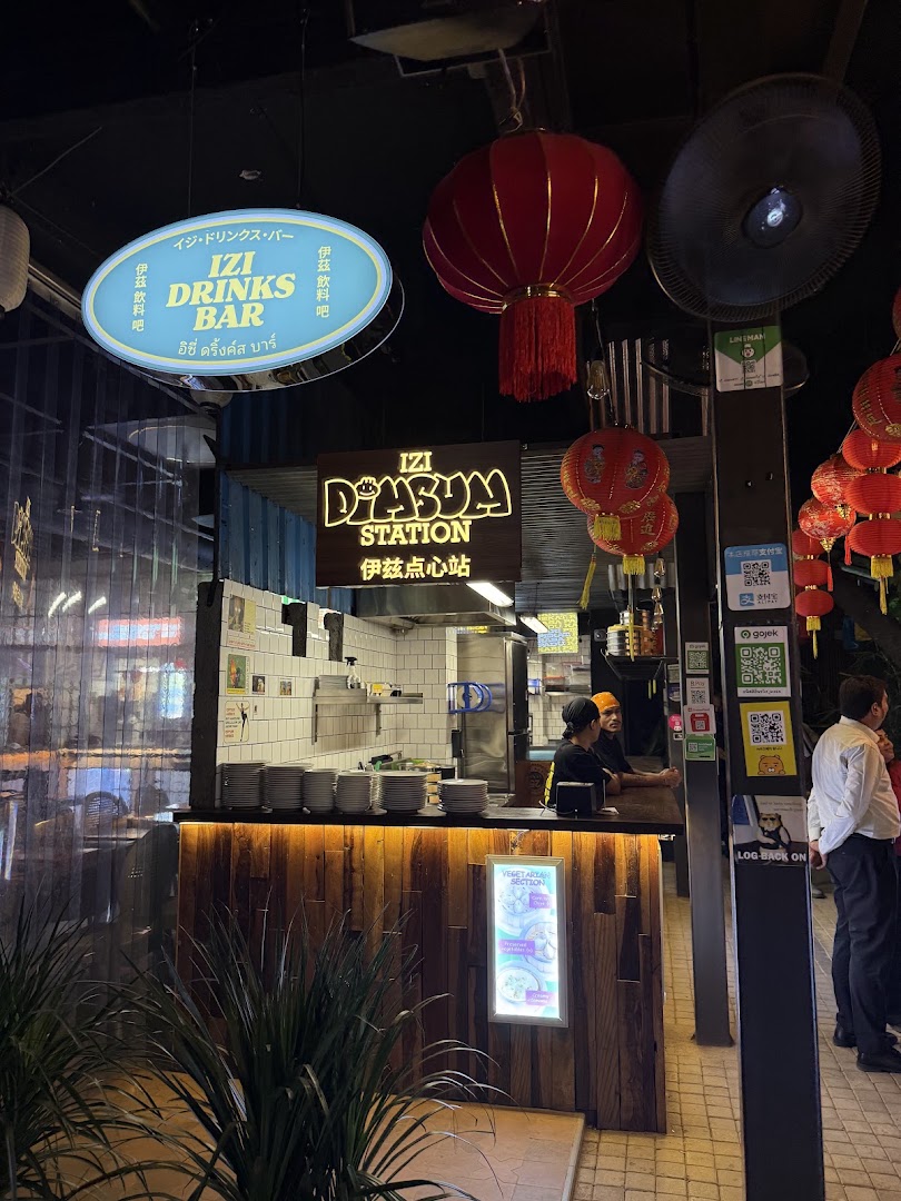 Izipizi Street: clear shot of restaurant exterior